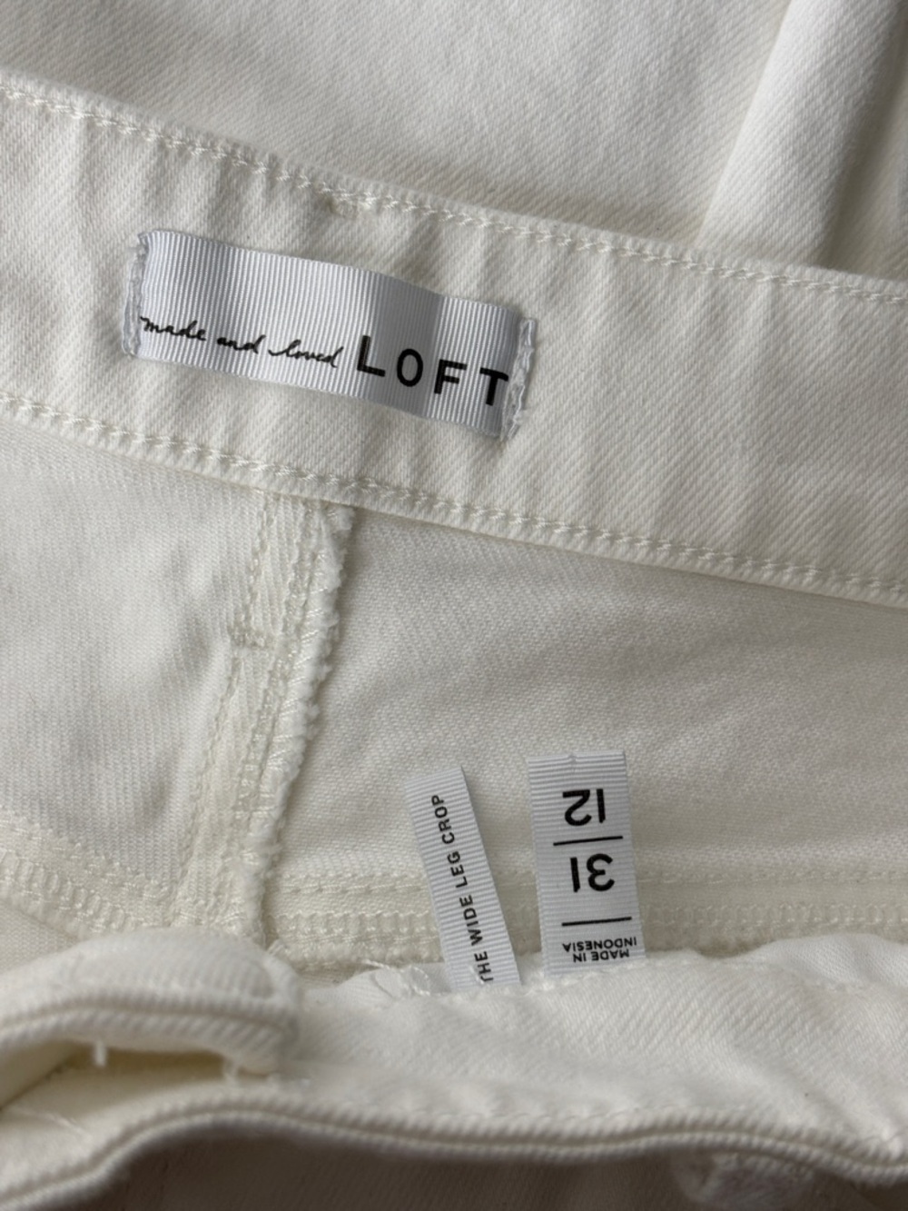 LOFT | Wide Leg Crop Jeans | White Denim Raw Hem | Size 12 - Picture 4 of 6